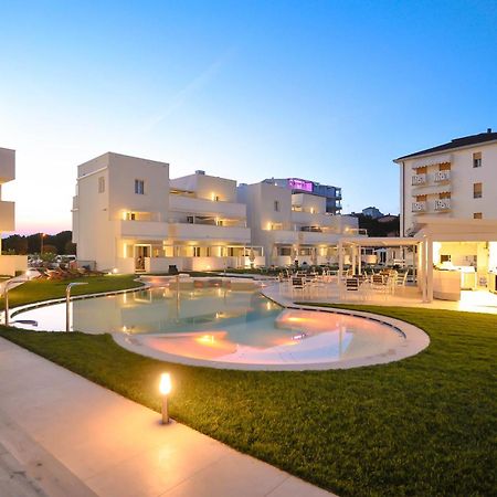 Marina Suites & Apartments 4 Stelle S Каорле Екстер'єр фото