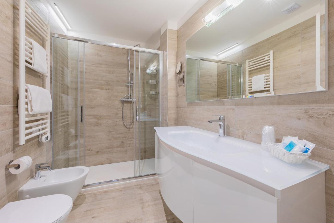 Marina Suites & Apartments 4 Stelle S Каорле Екстер'єр фото