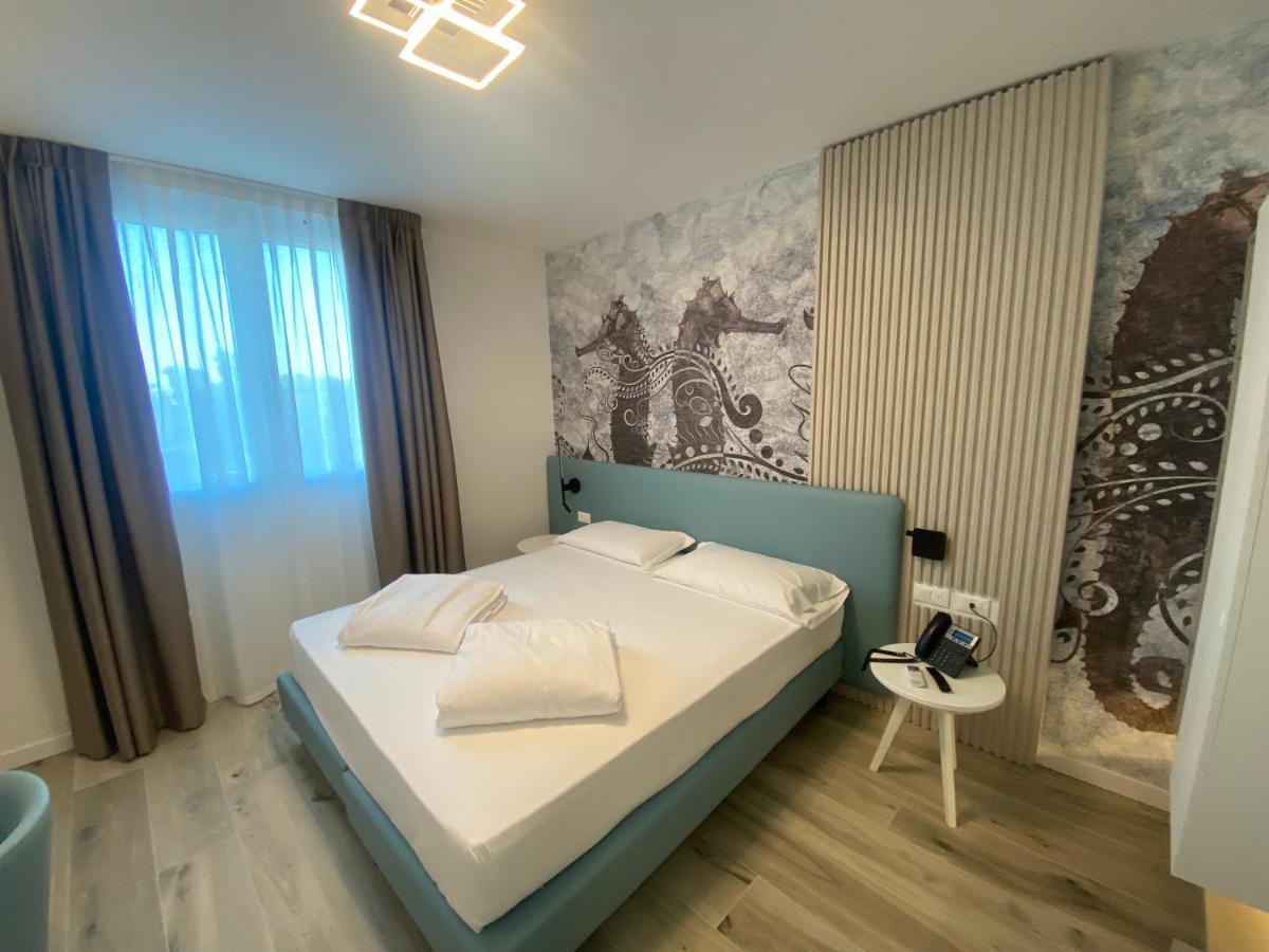 Marina Suites & Apartments 4 Stelle S Каорле Екстер'єр фото