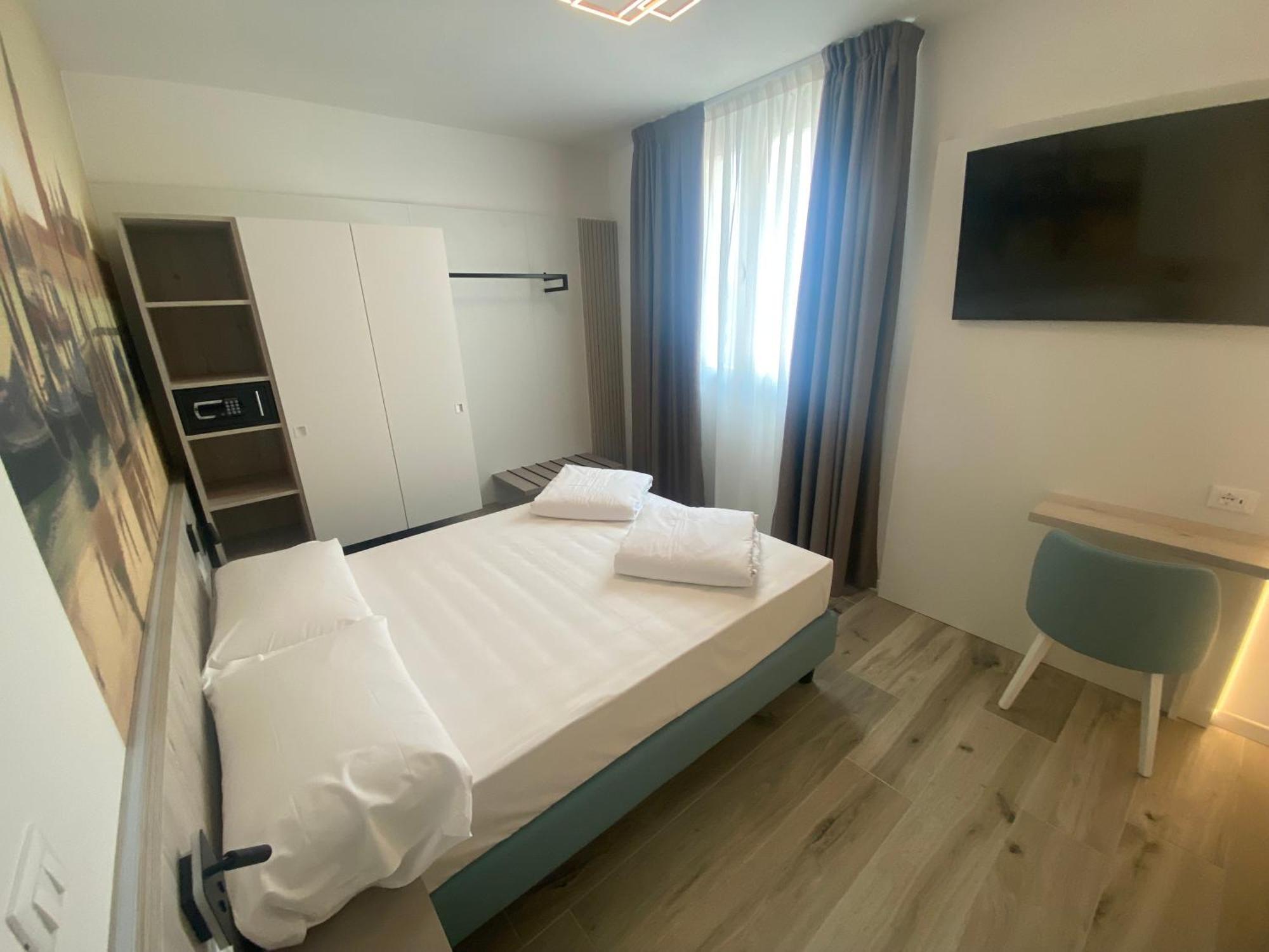 Marina Suites & Apartments 4 Stelle S Каорле Екстер'єр фото