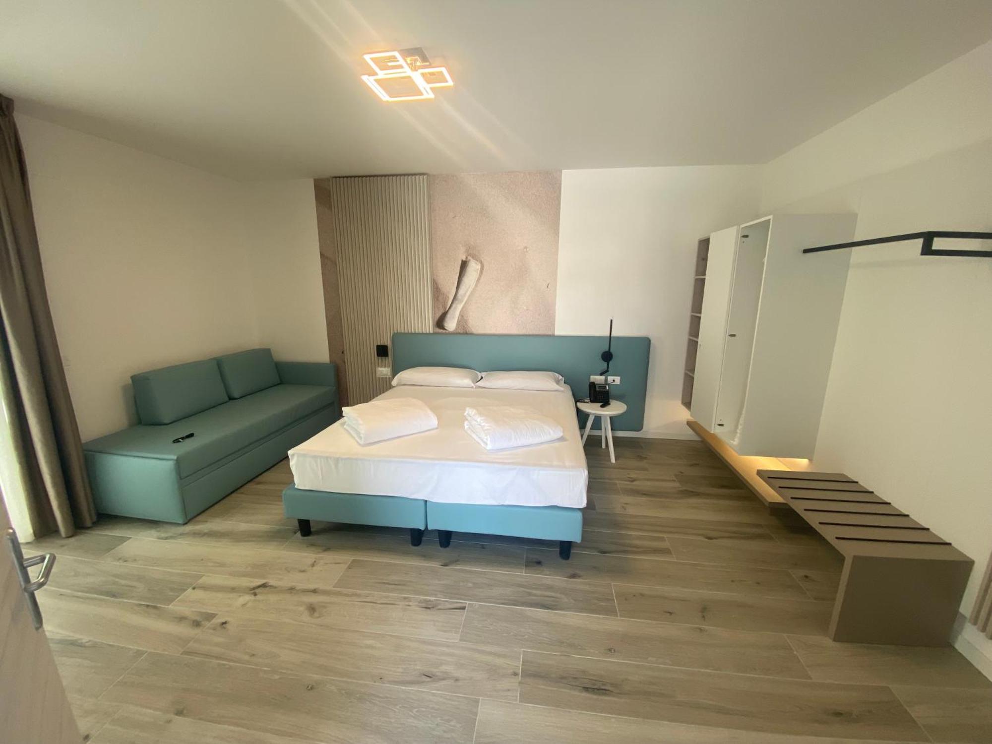 Marina Suites & Apartments 4 Stelle S Каорле Екстер'єр фото