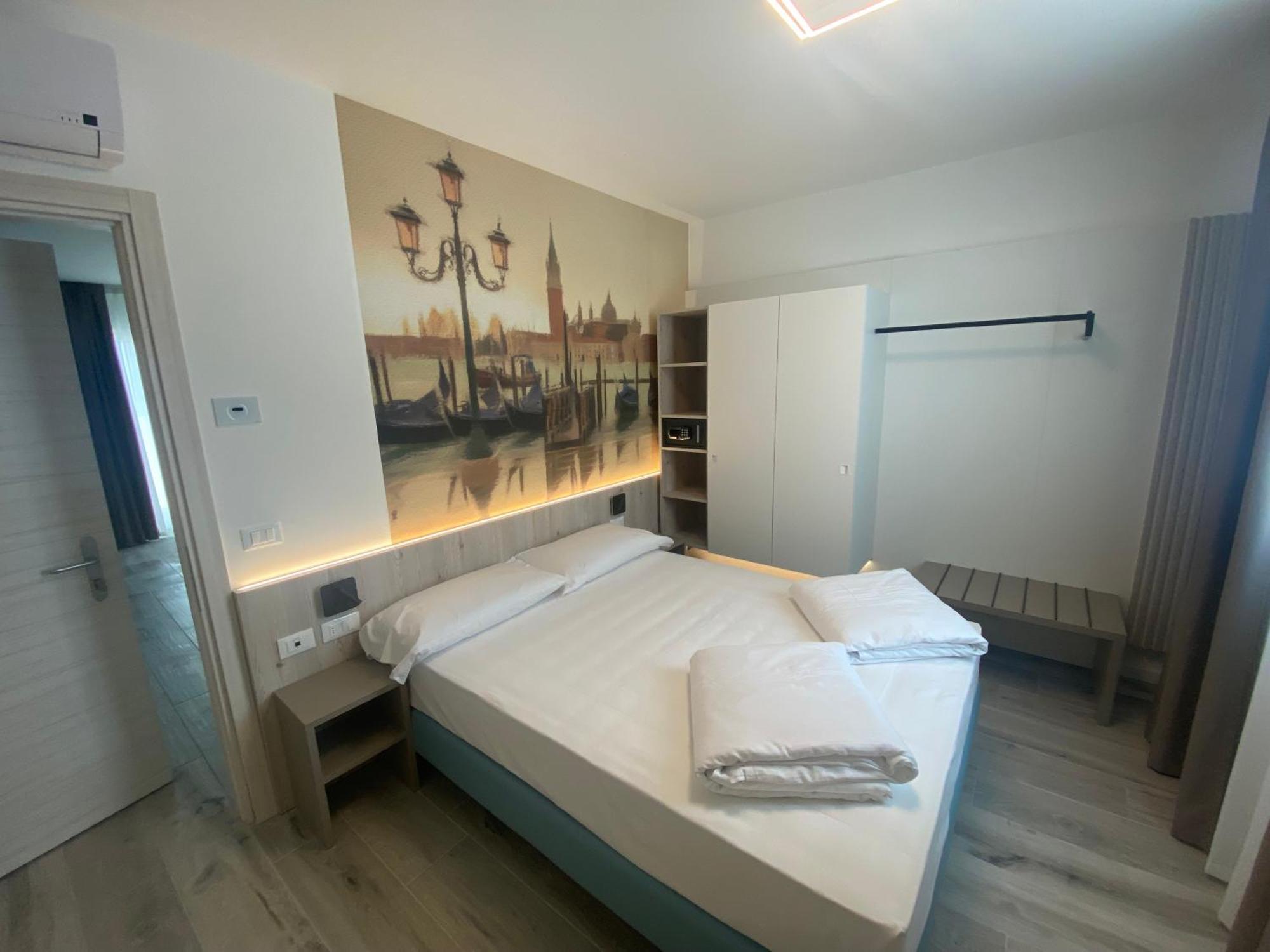 Marina Suites & Apartments 4 Stelle S Каорле Екстер'єр фото