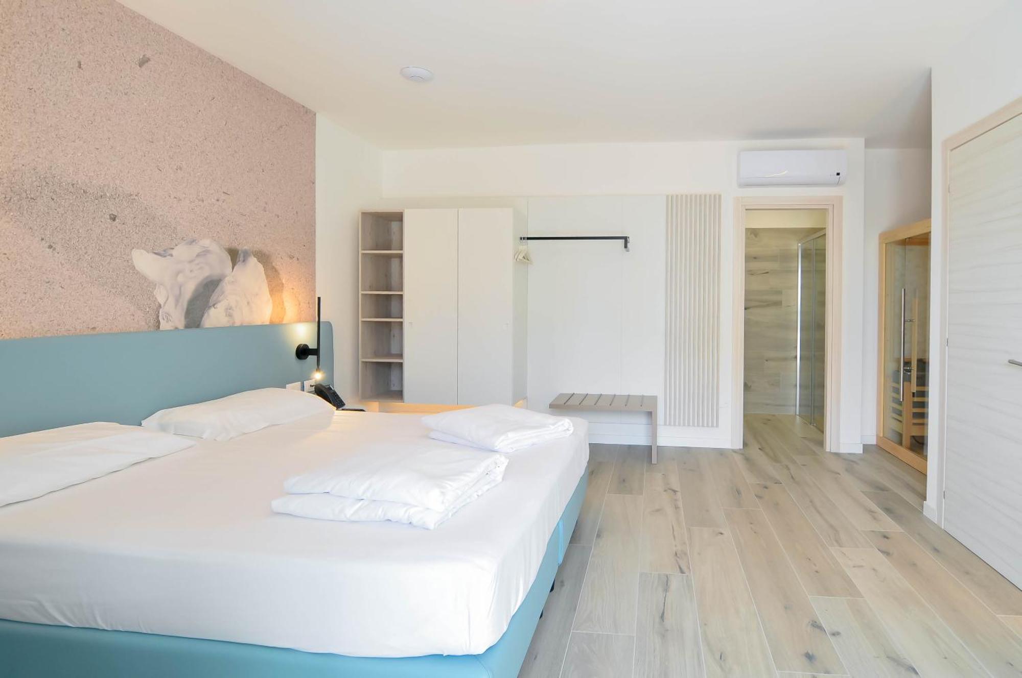 Marina Suites & Apartments 4 Stelle S Каорле Екстер'єр фото