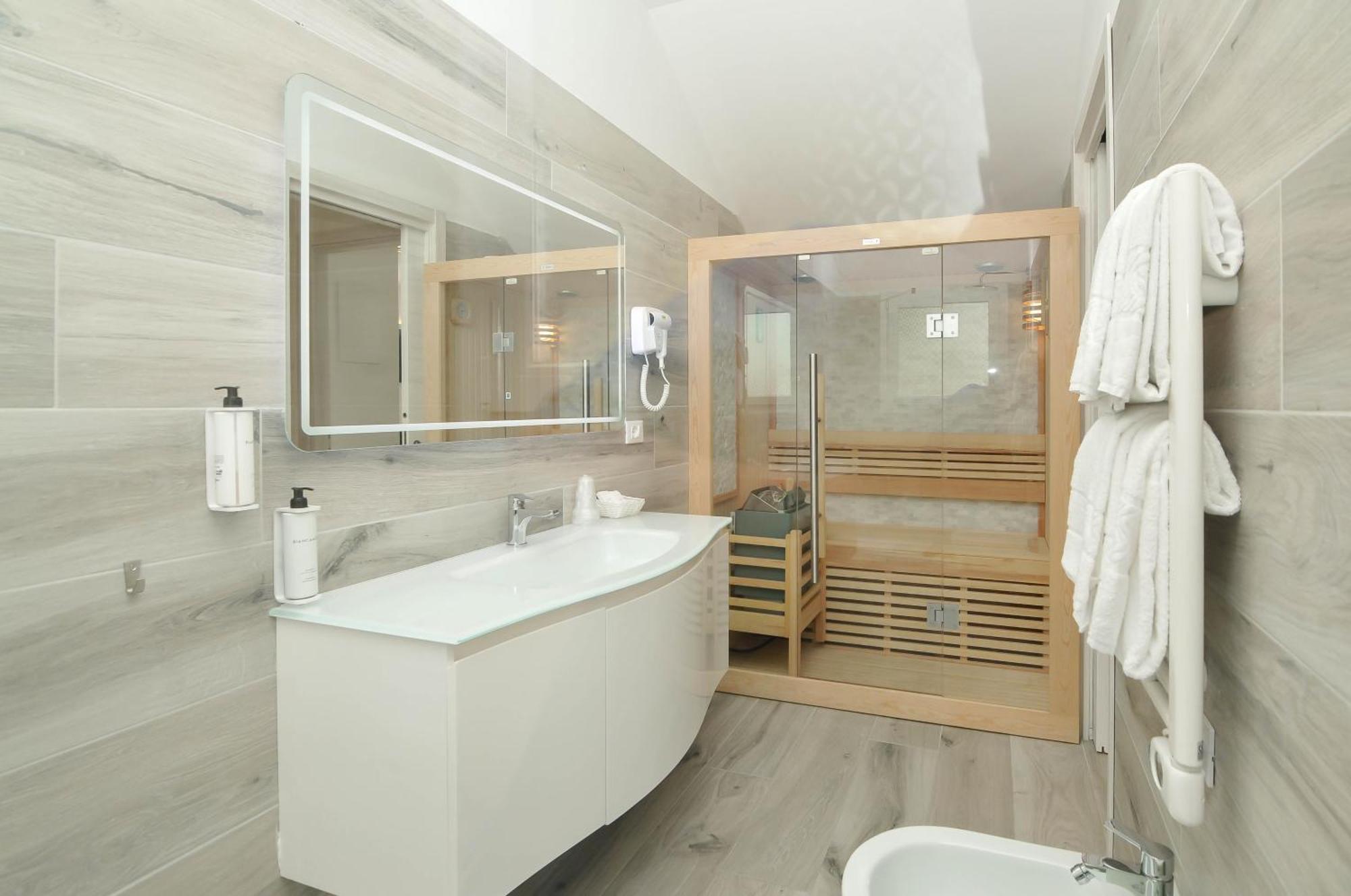 Marina Suites & Apartments 4 Stelle S Каорле Екстер'єр фото