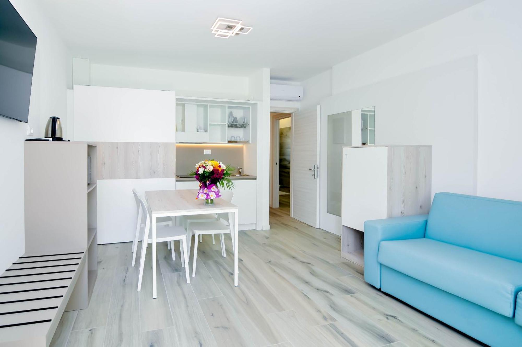 Marina Suites & Apartments 4 Stelle S Каорле Екстер'єр фото