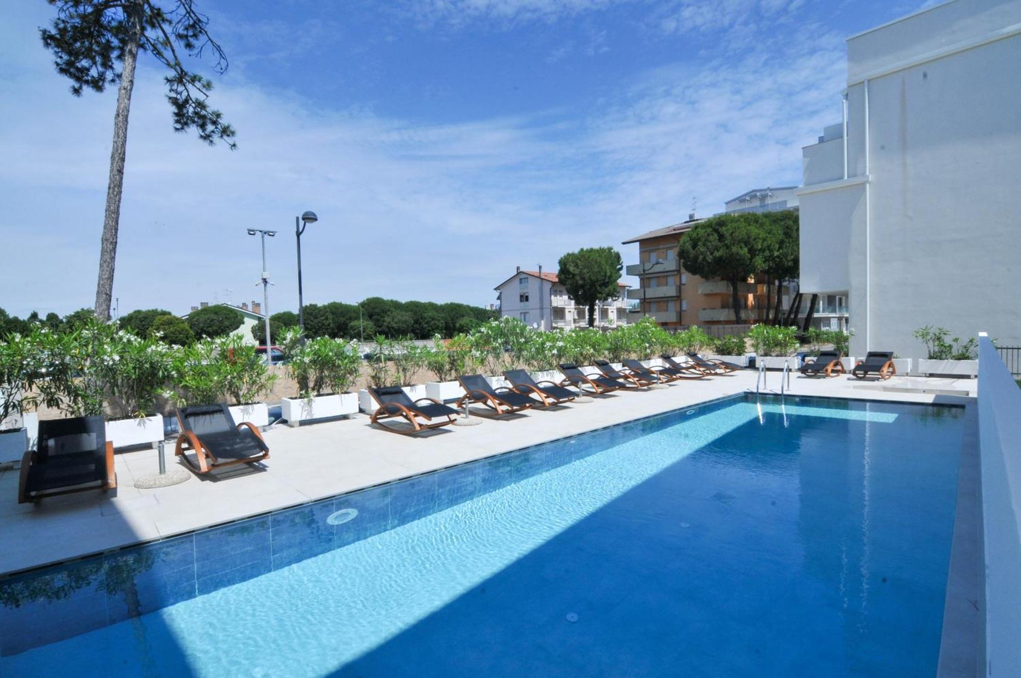 Marina Suites & Apartments 4 Stelle S Каорле Екстер'єр фото