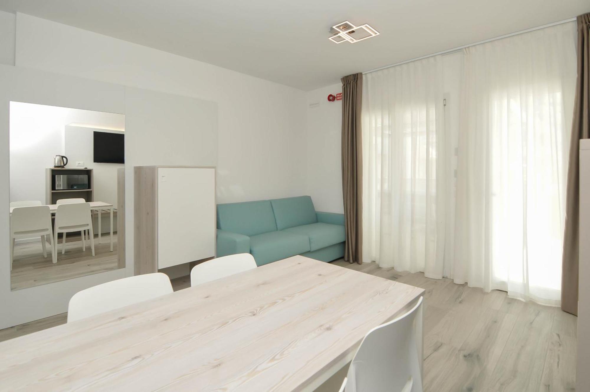 Marina Suites & Apartments 4 Stelle S Каорле Екстер'єр фото